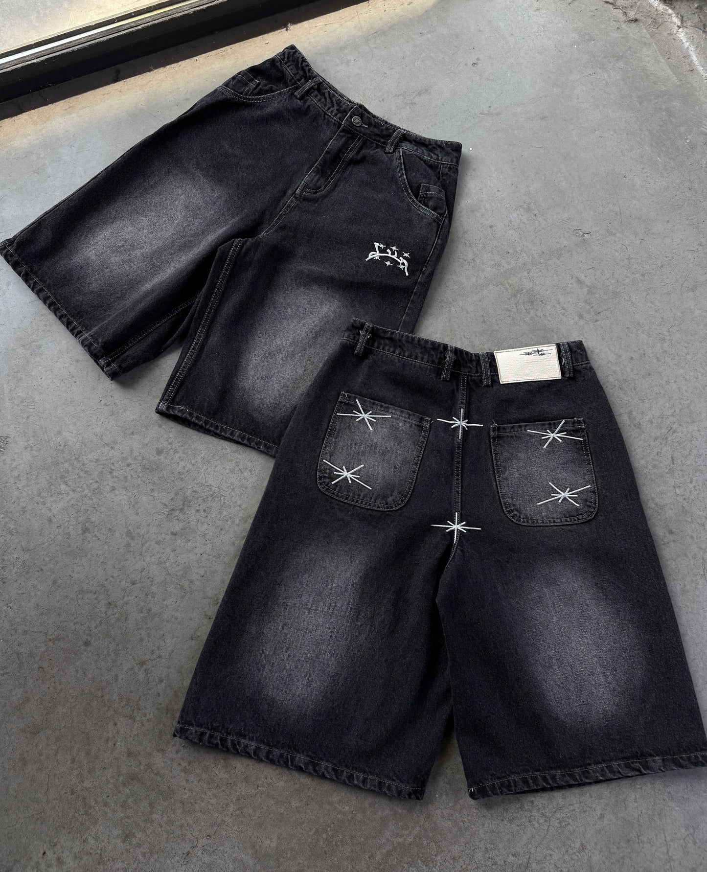 WASHED BLACK DENIM JORT